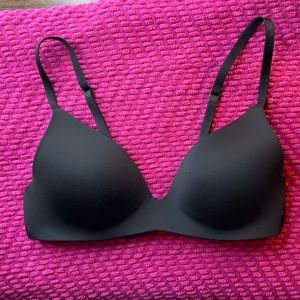 Victoria secret lightly lined t shirt bra